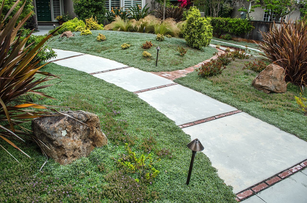 Советы как проложить бетонную дорожку в саду