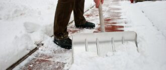 Чем посыпать садовые дорожки зимой как очистить лед с тротуарной плитки