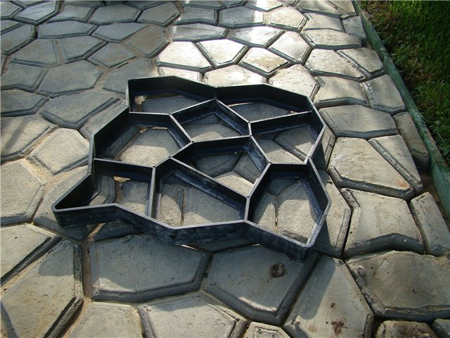 Форма для садовой дорожки под камень